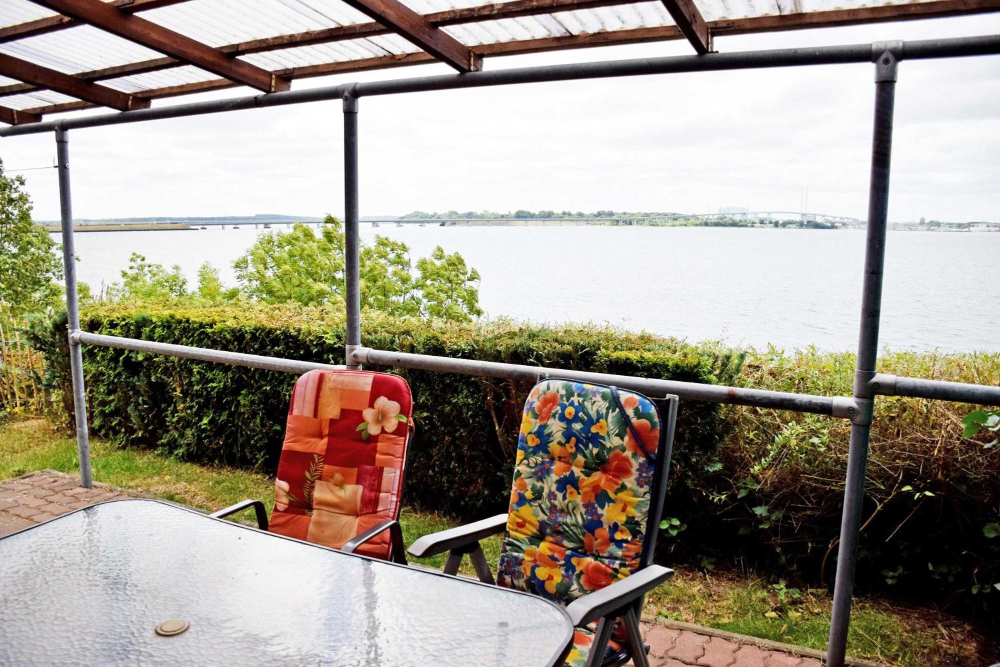 Ferienwohnung mit Garten und Sundblick Altefähr Exterior foto